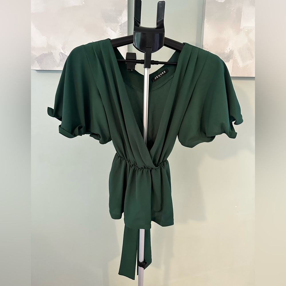 JEUVRE DARK GREEN SHORT SLEEVE RUFFLE PEPLUM TOP WITH WAIST TIE DETAIL